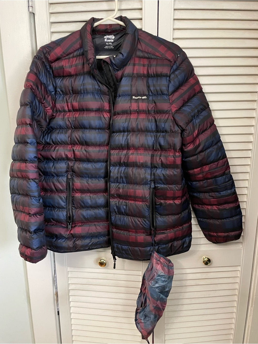 Roots packable down jacket